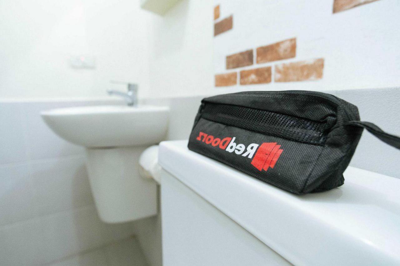 Reddoorz @ Taman Royal Tangerang Exterior foto